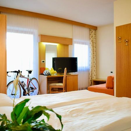 Hotel Waldheim Sarnonico Екстериор снимка