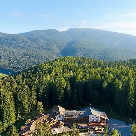Hotel Waldheim Sarnonico Екстериор снимка