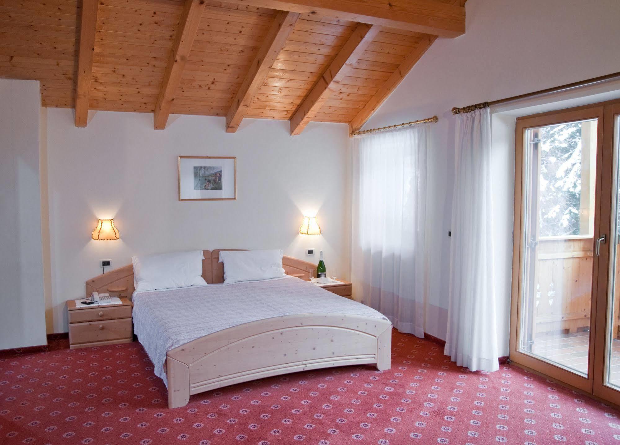 Hotel Waldheim Sarnonico Екстериор снимка