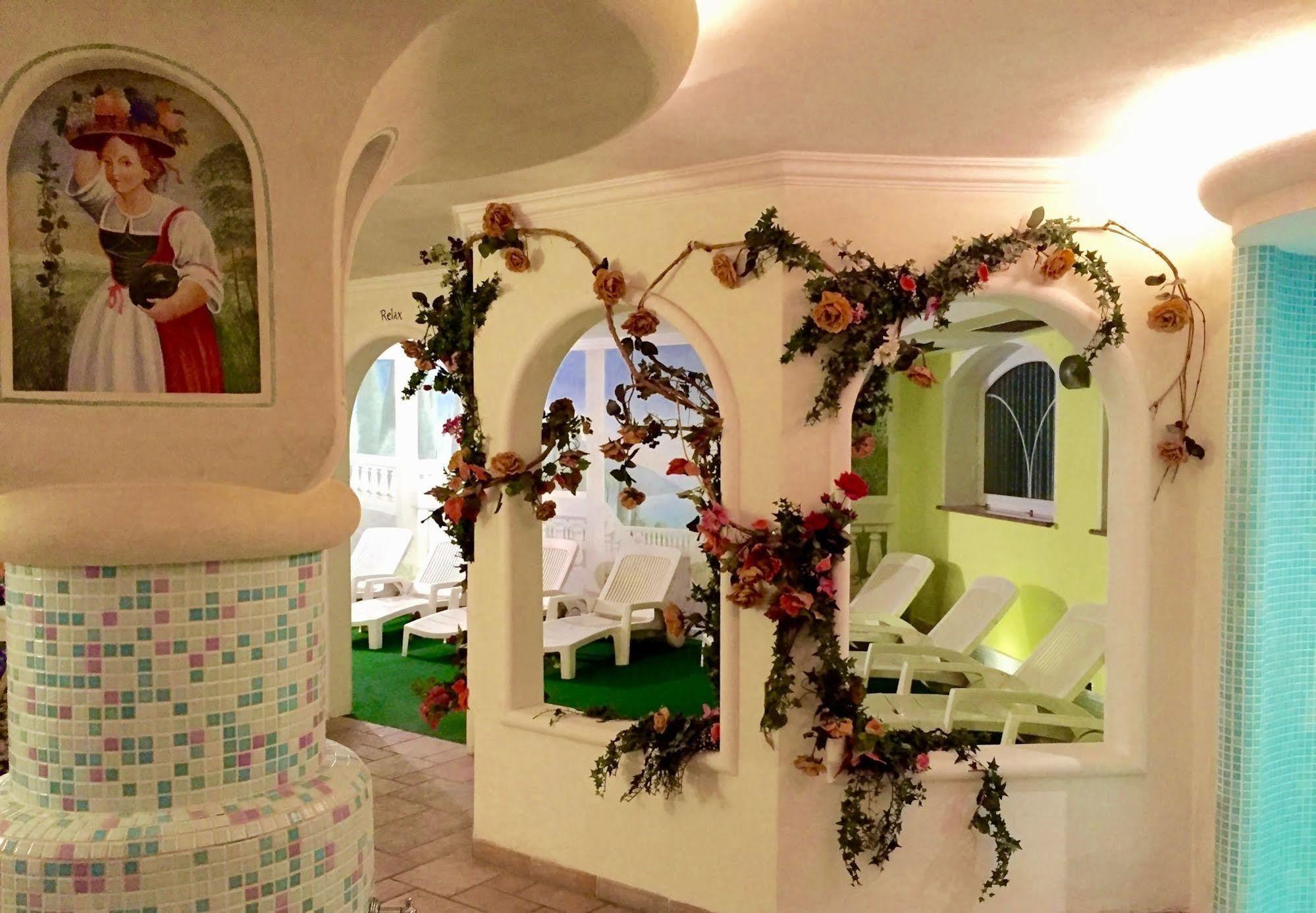 Hotel Waldheim Sarnonico Екстериор снимка
