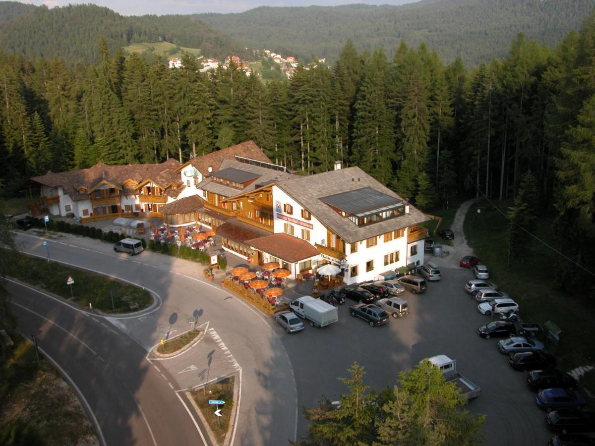 Hotel Waldheim Sarnonico Екстериор снимка